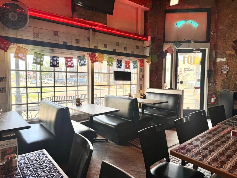 More Photos Of 101 N Goliad, Rockwall Restaurant For Lease
