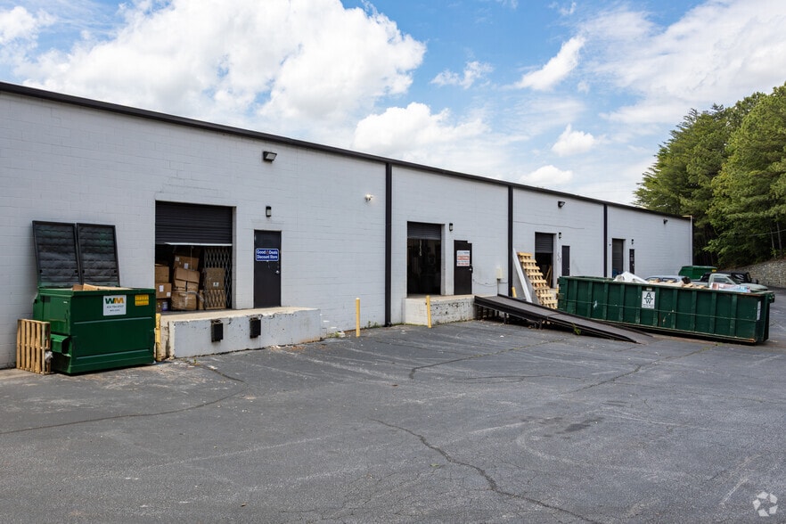 More Photos Of 5442 Frontage Rd, Forest Park Showroom For Lease