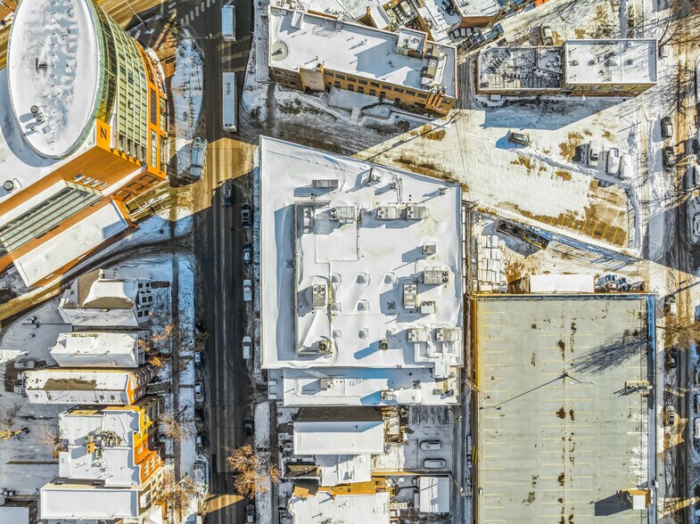 More Photos Of 1115 W Addison St, Chicago Storefront For Sale