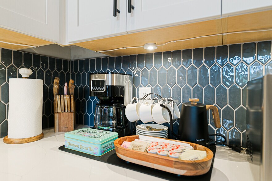 More Photos Of 122 College St, Asheville Storefront Retail Residential For Sale