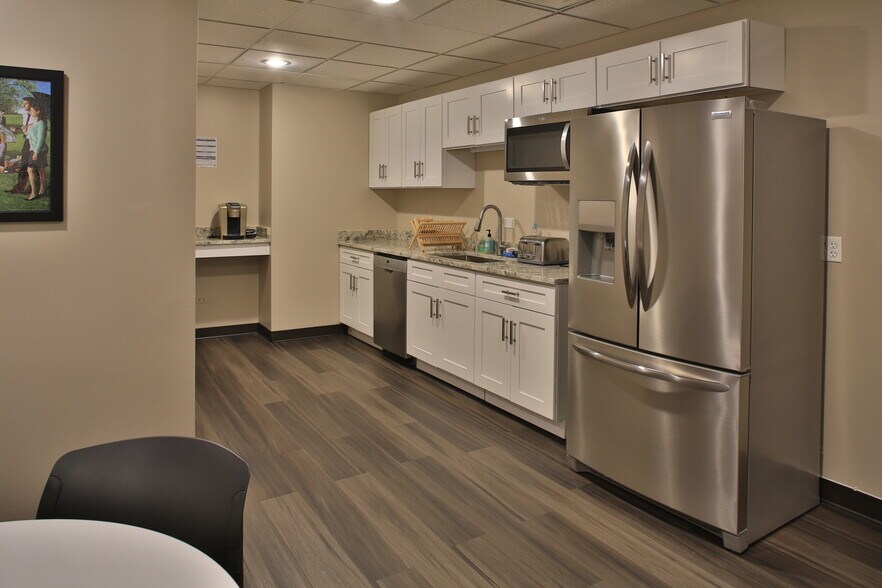 More Photos Of 747 N LaSalle St, Chicago Loft Creative Space For Lease