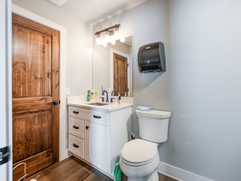 More Photos Of 1205 Industrial Blvd, Gainesville Warehouse For Sale