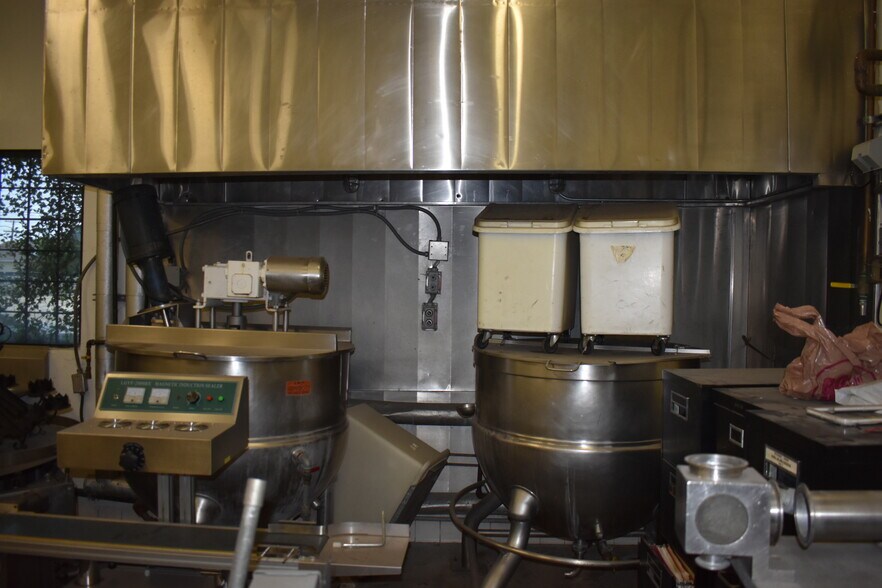 More Photos Of 7822 Salt Lake Ave, Cudahy Warehouse For Sale