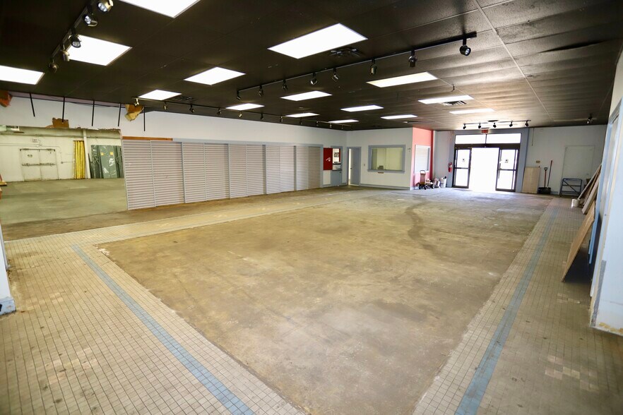 More Photos Of 127 Quality Ln, Rutland Industrial For Sale