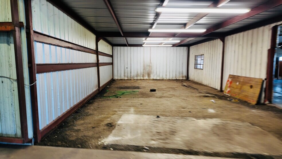 More Photos Of 1520 S Central Ave, Oklahoma City Manufacturing For Lease