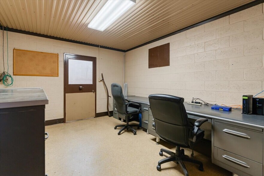 More Photos Of 360 College Ave, Weed Showroom For Sale