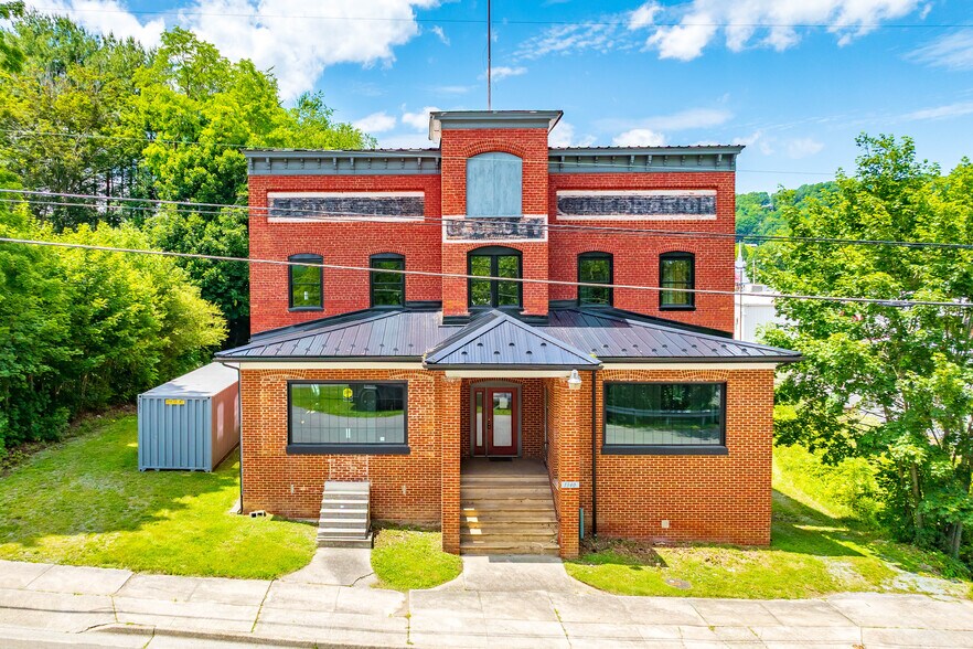 More Photos Of 1340 W Main St, Wytheville Loft Creative Space For Sale