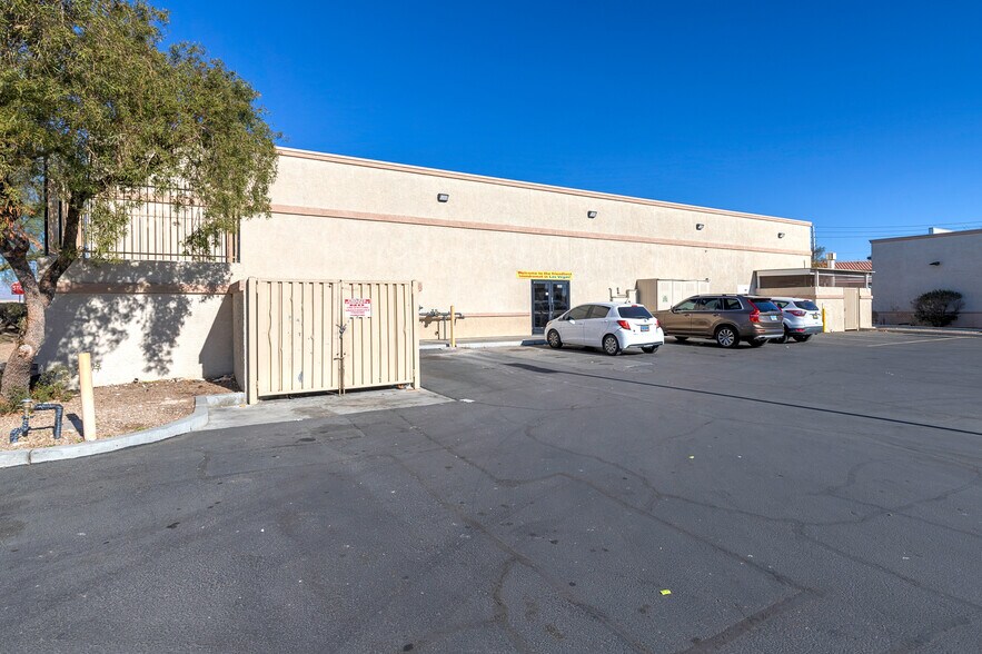 More Photos Of 2991 W Lake Mead Blvd, North Las Vegas General Retail For Lease
