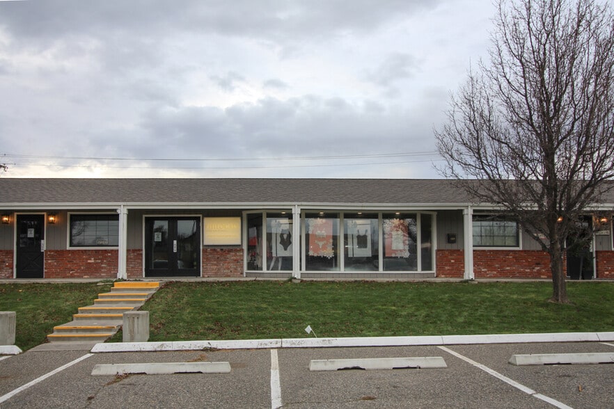 More Photos Of 2417 W Kennewick Ave, Kennewick Restaurant For Lease