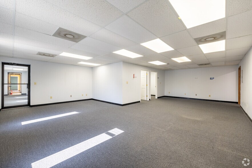 More Photos Of 745 Bluecrab Rd, Newport News Research And Development For Lease