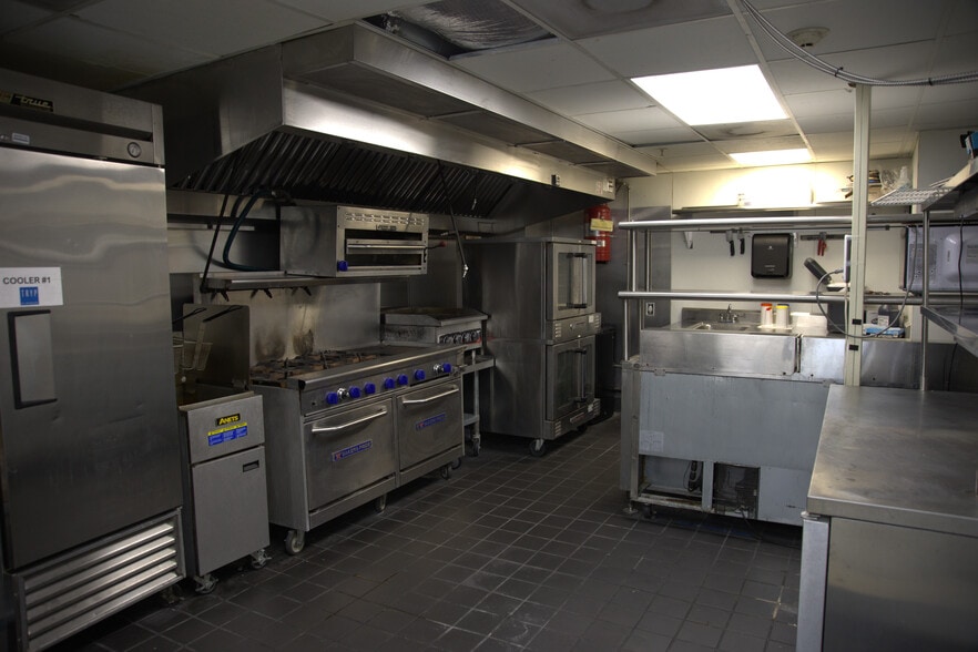 More Photos Of 320 Montgomery St, Savannah Hotel For Lease