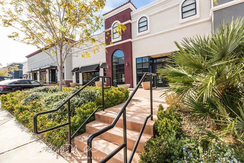 More Photos Of 670 S Green Valley Pky, Henderson Storefront Retail Office For Sale