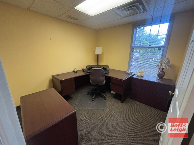 More Photos Of 8225 Brecksville Rd, Brecksville Office For Sale