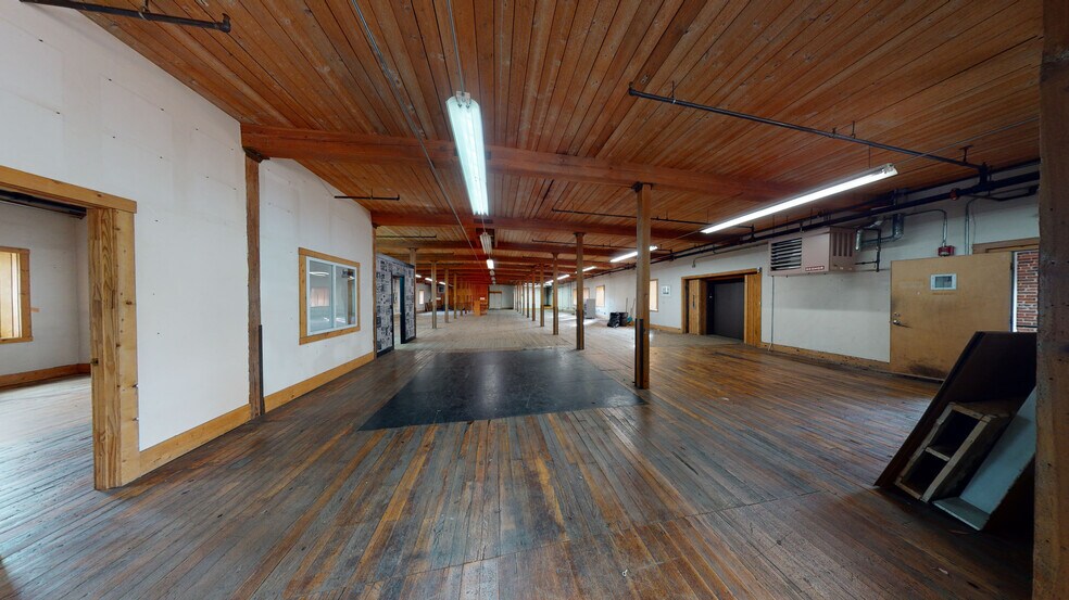 More Photos Of 119 R Foster St, Peabody Warehouse For Lease