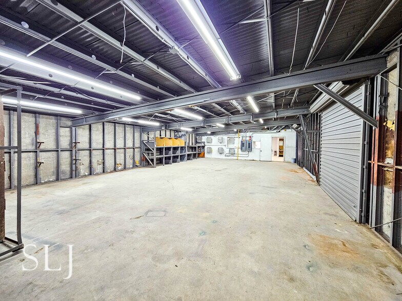 More Photos Of 4852 Vicksburg St, Dallas Warehouse For Lease