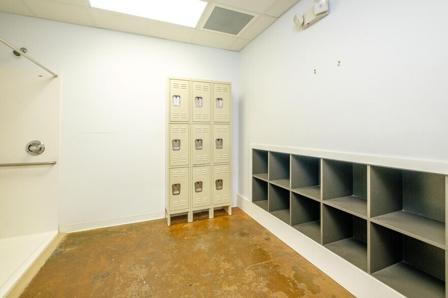 More Photos Of 90 N Main St, Harrisonburg Office For Sale