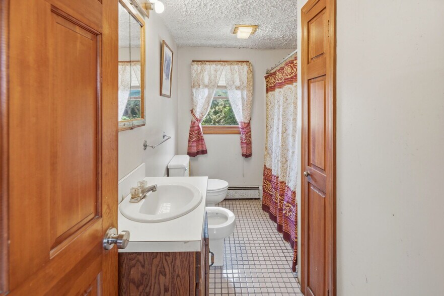 More Photos Of 400 Thames St, Bristol Multifamily For Sale