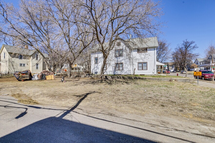 More Photos Of 1500 W Broadway Ave, Minneapolis Storefront Retail Residential For Sale
