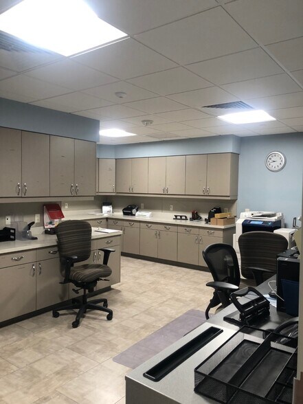 More Photos Of 1004 New Holland Ave, Lancaster Unknown For Lease