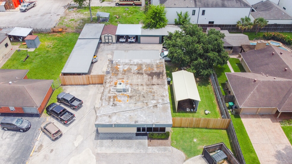 More Photos Of 1722 Monarch Oaks St, Houston Office For Lease