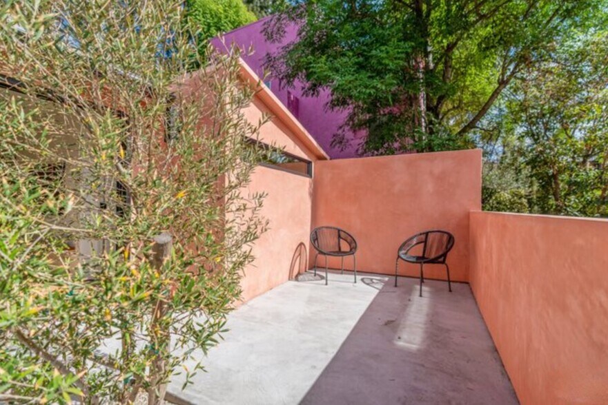 More Photos Of 1964 Vestal Ave, Los Angeles Office Residential For Sale