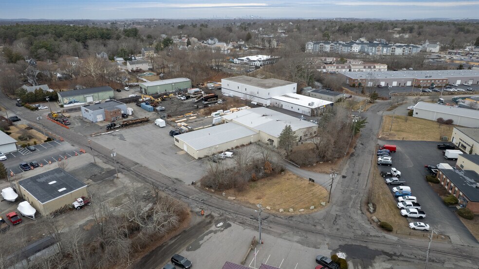 More Photos Of 95 Woodrock Rd, Weymouth Warehouse For Lease