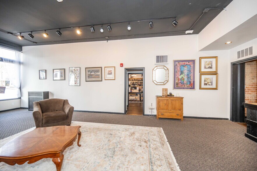 More Photos Of 2015 Madison rd, Cincinnati Storefront Retail Residential For Lease