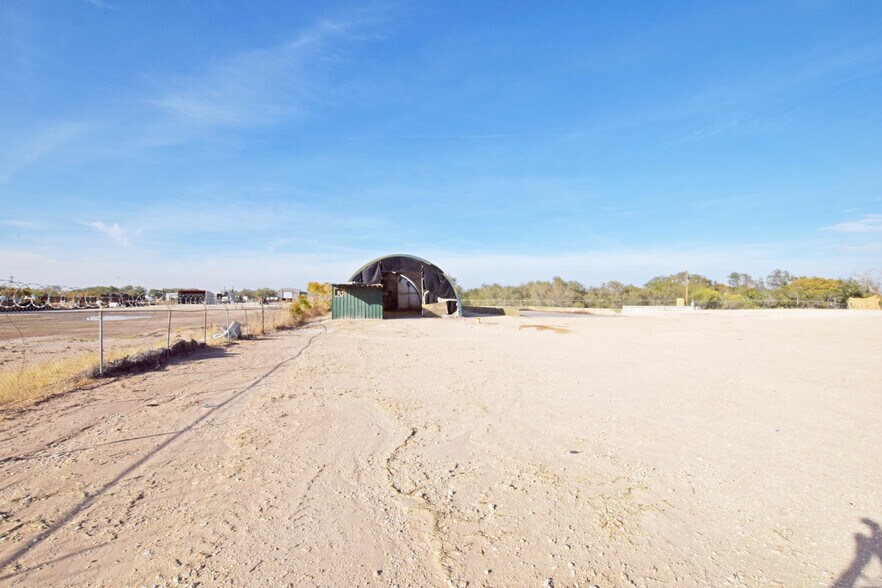 More Photos Of 305 E 57th St, Odessa Warehouse For Sale