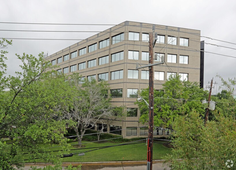 More Photos Of 5225 Katy Fwy, Houston Office For Lease