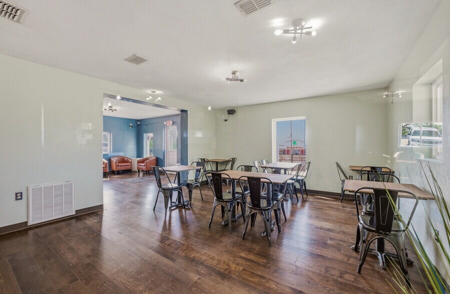 More Photos Of 608 SW Big Bend Trl, Glen Rose Restaurant For Sale