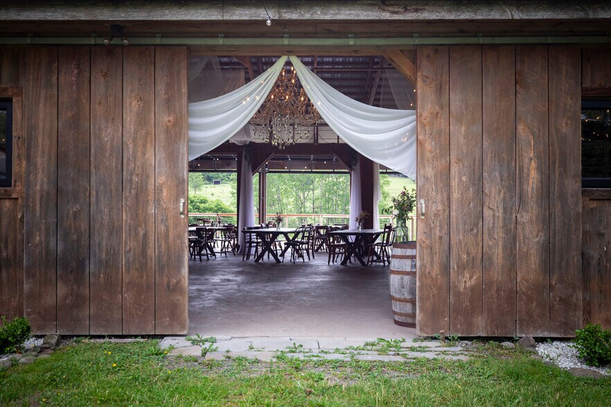 More Photos Of 538 N Harpersfield Rd, Jefferson Specialty For Sale