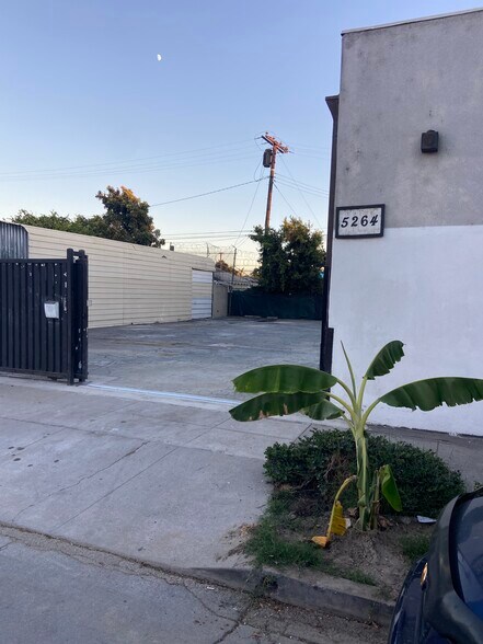 More Photos Of 5264 Long Beach Blvd, Long Beach Light Distribution For Lease