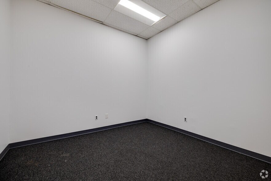 More Photos Of 450-460 Veterans Dr, Burlington Light Distribution For Lease