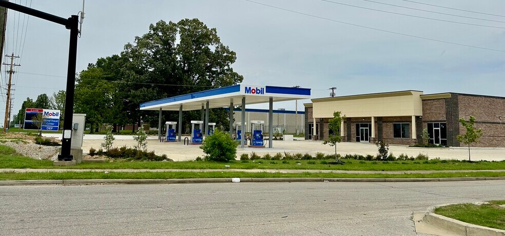 More Photos Of 7532 Hacks Cross Rd, Olive Branch Truck Stop For Sale