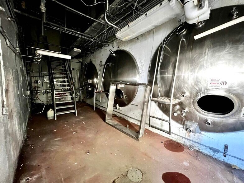 More Photos Of 1720 12th St, Monroe Distribution For Lease