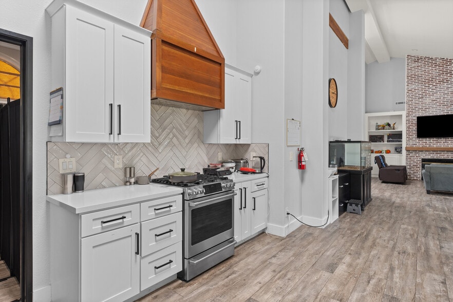 More Photos Of 12908 South Ln, Redlands Healthcare For Sale