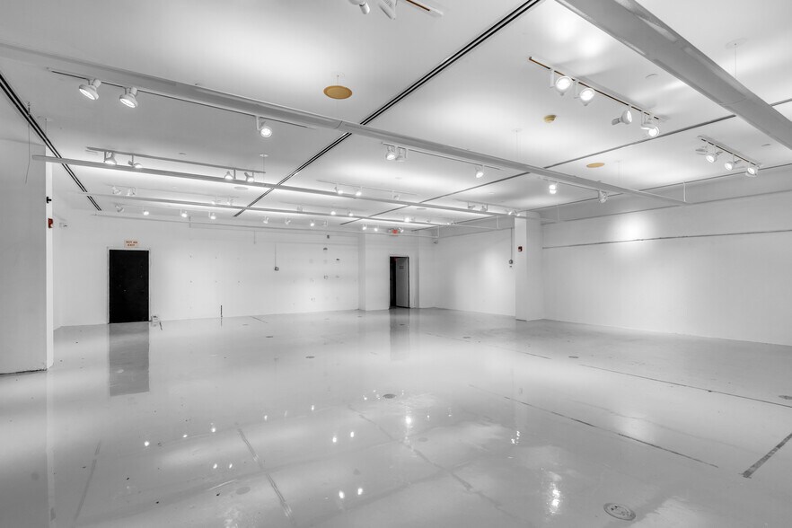 More Photos Of 721 Collins Ave, Miami Beach Storefront For Sale