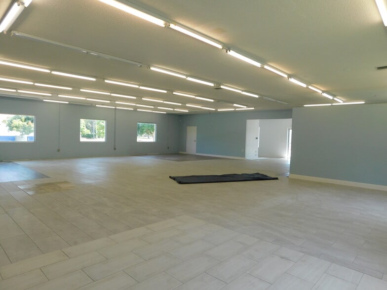 More Photos Of 5060 Industry Dr, Melbourne Manufacturing For Lease