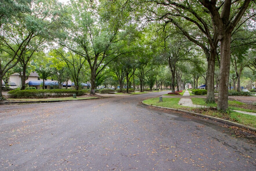 More Photos Of 2310 Commerce Point Dr, Lakeland Unknown For Lease