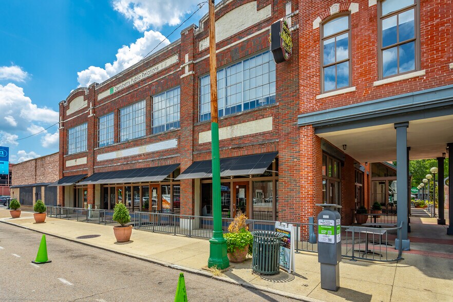 More Photos Of 423 Market St, Chattanooga General Retail For Lease
