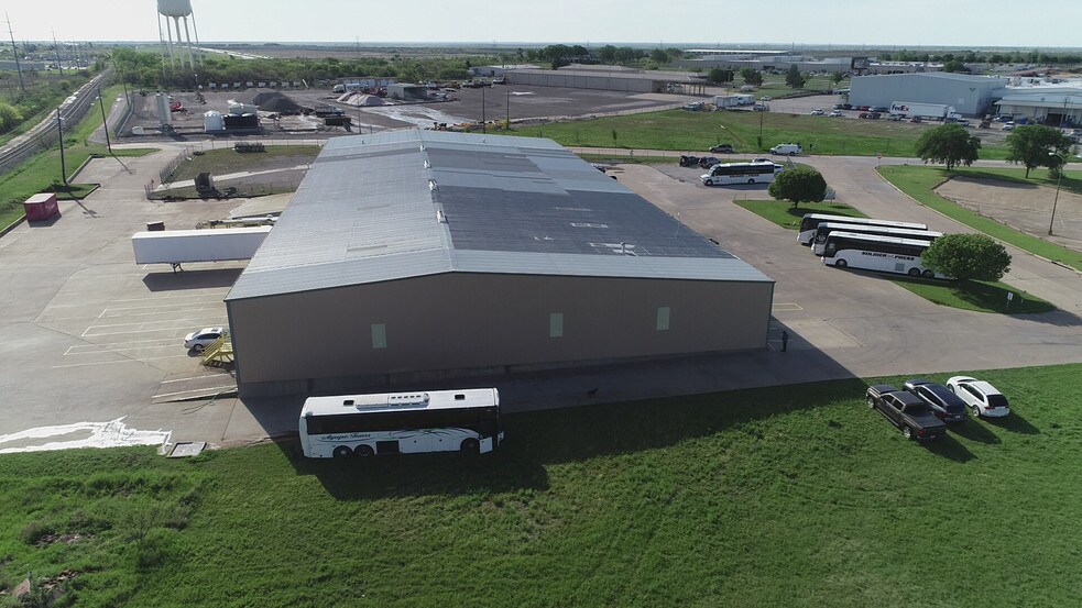 More Photos Of 2730 Commerce St, Wichita Falls Flex For Sale