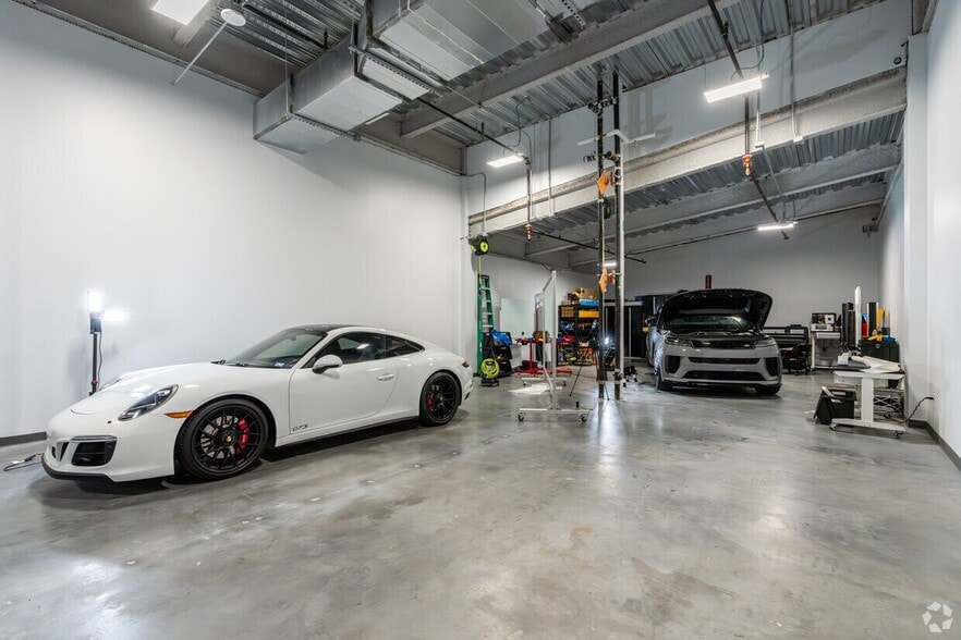 More Photos Of 4229 North FM 620, Austin Flex For Sale