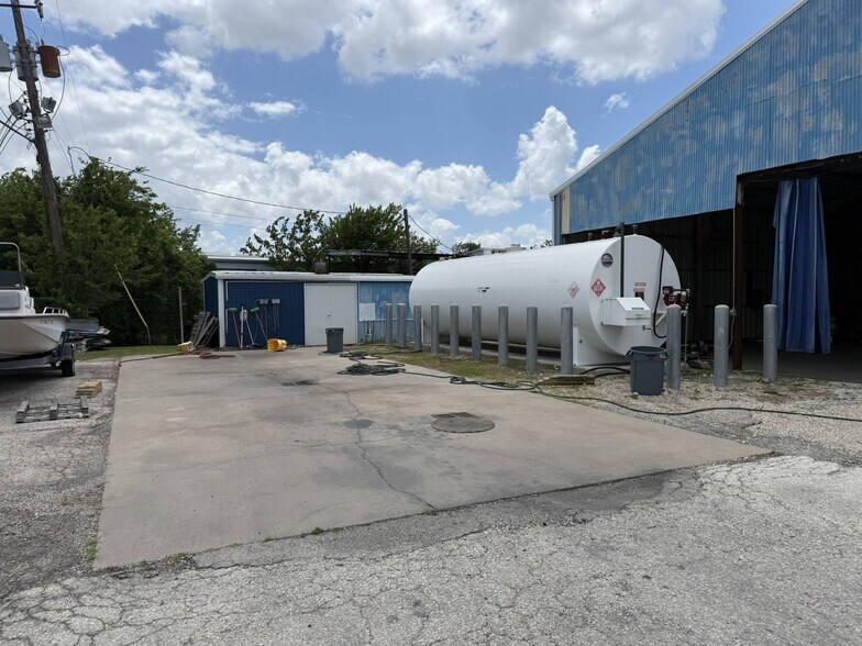 More Photos Of 1502 Galveston St, South Houston Service For Lease