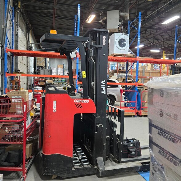 More Photos Of 440 Boul Industriel, St-Eustache Warehouse For Sale