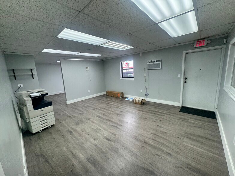 More Photos Of 2376-2380 NW 21st Ter, Miami Warehouse For Lease