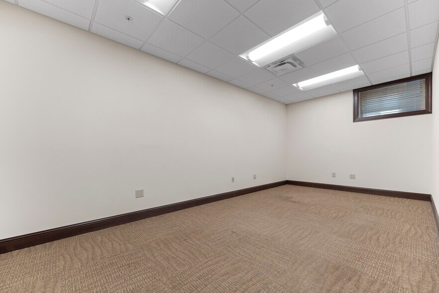 More Photos Of 526 2nd Ave SE, Cedar Rapids Office For Sale