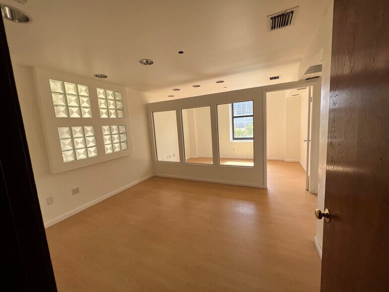 More Photos Of 168 SE 1st St, Miami Loft Creative Space For Sale