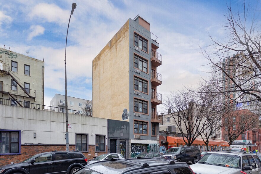 More Photos Of 135 Boerum St, Brooklyn Apartments For Sale