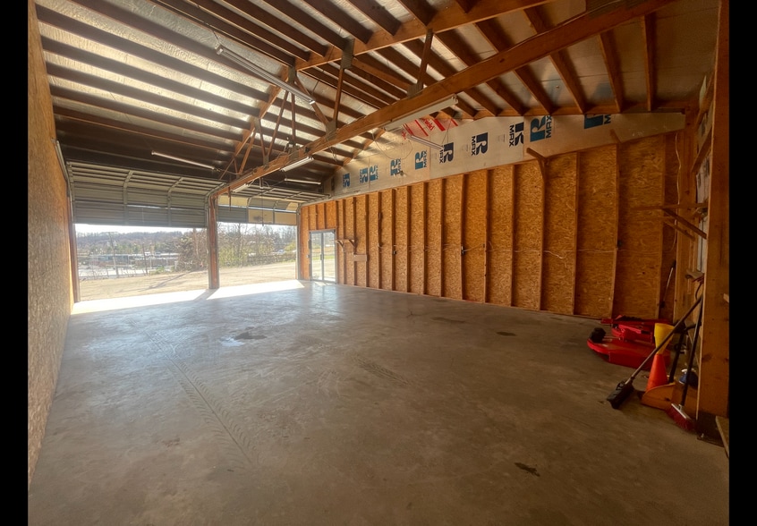 More Photos Of 6417 Sissonville Dr, Charleston Freestanding For Sale