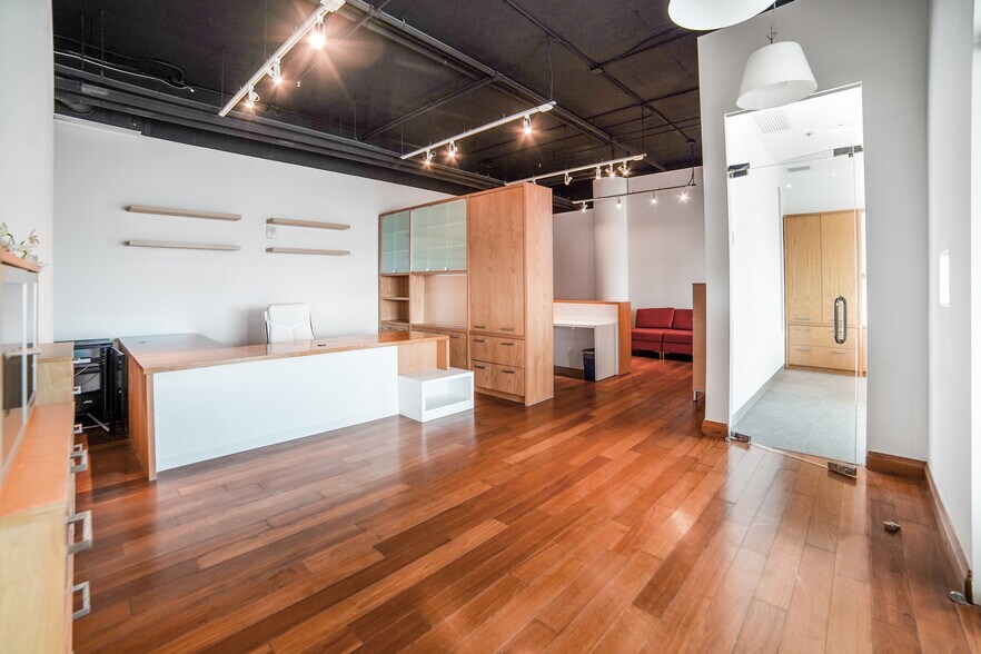 More Photos Of 20900 NE 30th Ave, Aventura Office Residential For Lease